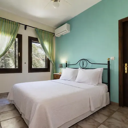 Thalia- 2 Bedroom Beachfront Apartment! *