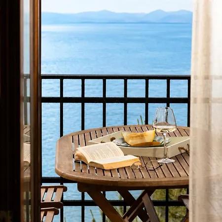 Thalia- 2 Bedroom Beachfront Apartment! Appartamento Lefokastro