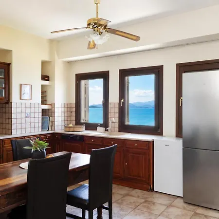 Appartamento Thalia- 2 Bedroom Beachfront Apartment!