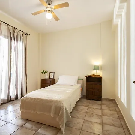Thalia- 2 Bedroom Beachfront Apartment!