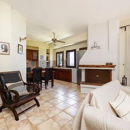 Thalia- 2 Bedroom Beachfront Apartment! Appartamento *