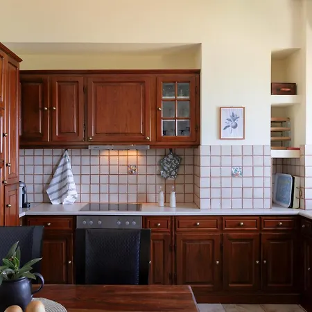 Thalia- 2 Bedroom Beachfront Apartment! Appartamento *