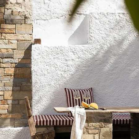 Thalia- 2 Bedroom Beachfront Apartment! *