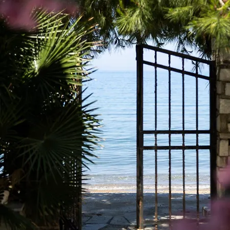 Appartamento Thalia- 2 Bedroom Beachfront Apartment!