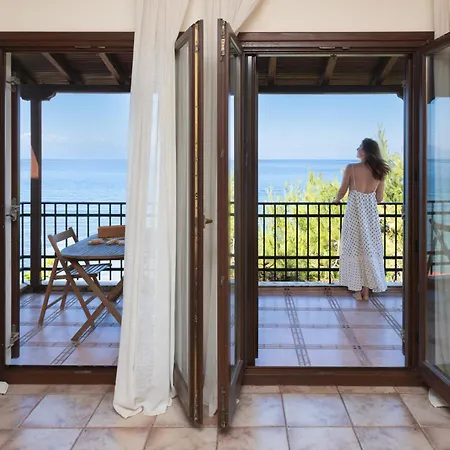 Thalia- 2 Bedroom Beachfront Apartment! Appartamento *