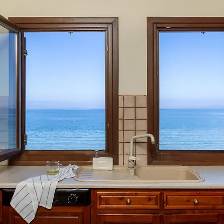 Appartamento Thalia- 2 Bedroom Beachfront Apartment! Lefokastro