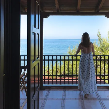 Appartamento Thalia- 2 Bedroom Beachfront Apartment! *